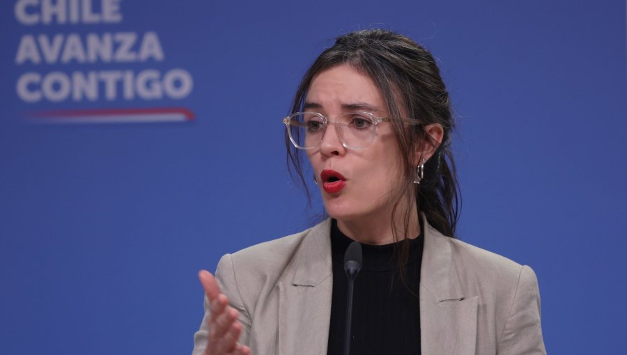 Vocera de Gobierno desmiente a Kast sobre contratación de 100 mil empleados públicos y lo insta a ser "responsable"