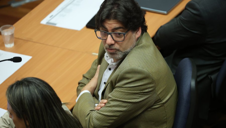 Daniel Jadue llega en silencio al tribunal para preparación de juicio oral por el caso Farmacias Populares