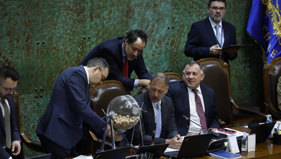 Comisión que revisará acusación constitucional contra ministro Antonio Ulloa queda con mayoría opositora