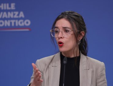 Vocera de Gobierno desmiente a Kast sobre contratación de 100 mil empleados públicos y lo insta a ser "responsable"