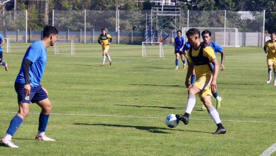 Concón National cierra ciclo de amistosos con empate 1-1 ante Everton en Viña del Mar