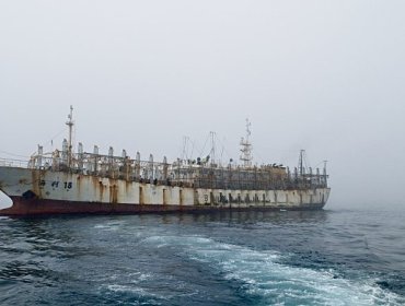 Refuerzan vigilancia sobre flotas chinas en alta mar y aseguran que no han ingresado a pescar a zona económica exclusiva de Chile