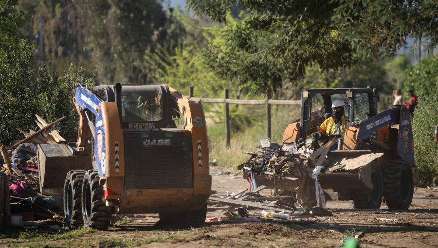 Durán asegura que tras desalojo del Campamento Dignidad en La Florida se "inhabilitará" el terreno y se harán "zanjas"