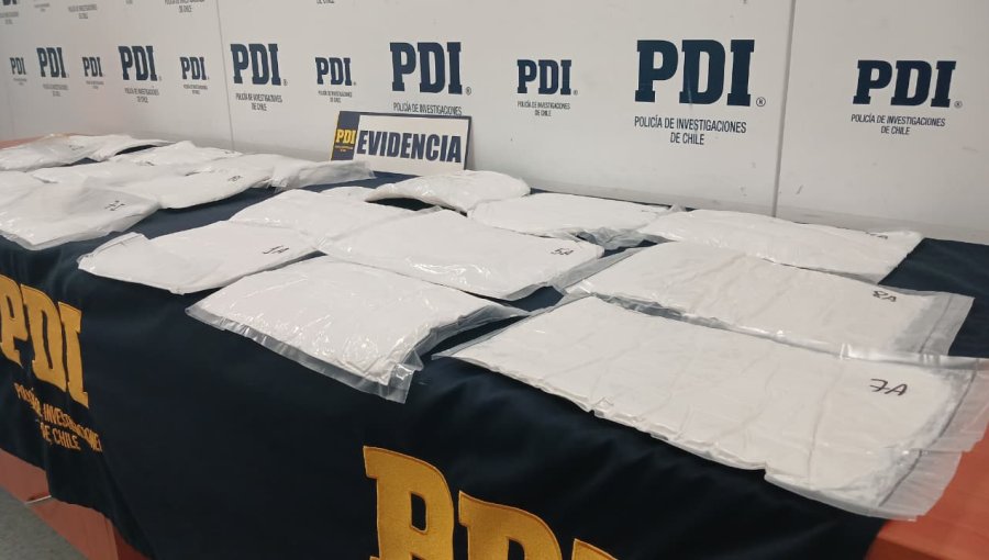 Dos ciudadanos colombianos fueron detenidos al ser sorprendidos fajados con seis kilos de ketamina en el aeropuerto de Santiago