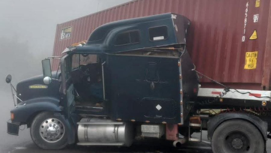 Colisión entre camión y cuatro vehículos deja una persona lesionada en el camino La Pólvora de Valparaíso