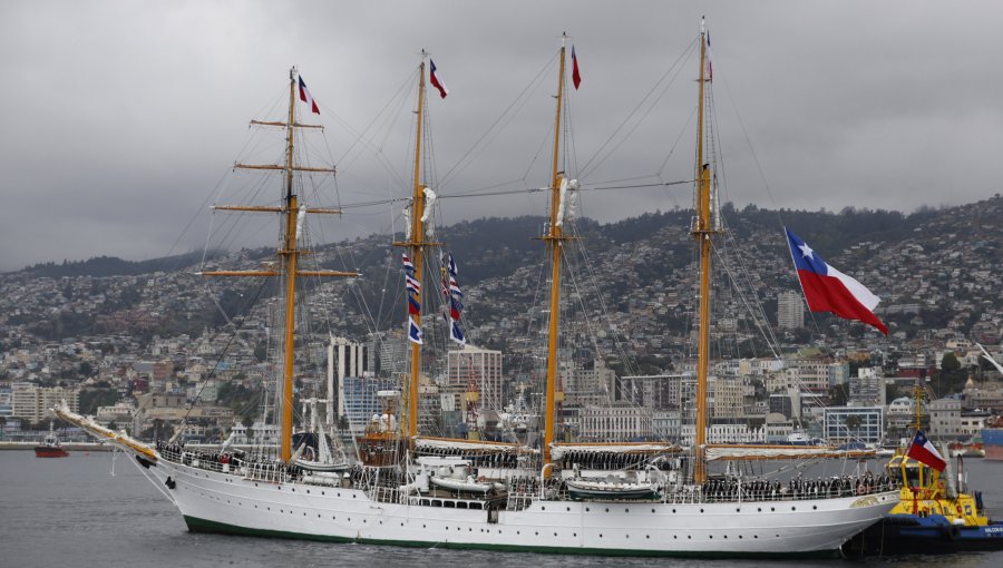 Tras seis meses de navegación: Buque Escuela “Esmeralda” recaló este viernes en el Molo de Abrigo de Valparaíso