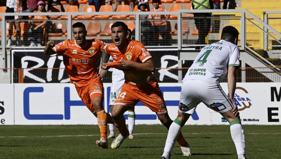 Cobreloa derrotó a Deportes Temuco con un hombre menos