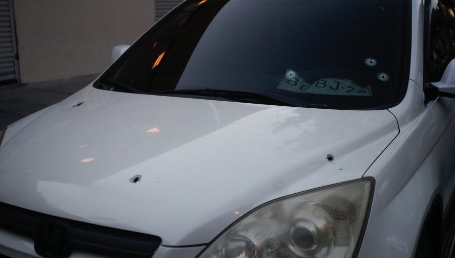 Detienen a conductor ebrio en vehículo que presentaba 18 impactos de bala en Santiago