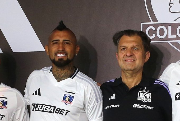 Mosa le raya la cancha a Vidal por su presencia en la Kings League: "Su foco es y tiene que ser Colo-Colo"