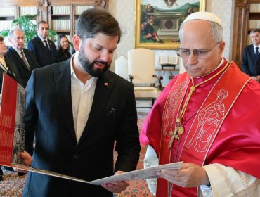 Presidente Boric invita al papa León XIV a visitar Chile en el marco de su visita al Vaticano