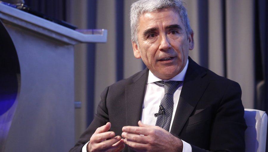 Académico Carlos Peña: “Si Kast gana, Boric sería útil para desactivar la protesta social”