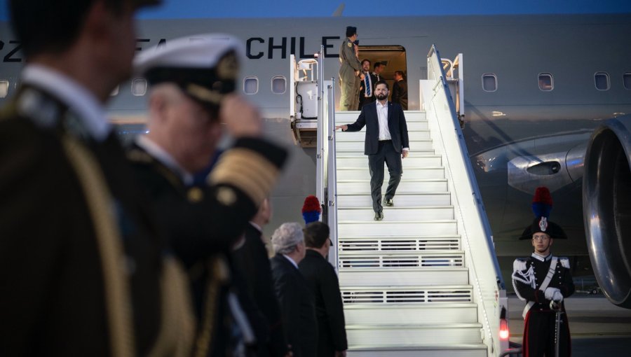 Presidente Boric aterrizó en Roma para reunirse con el Papa León XIV en el Vaticano