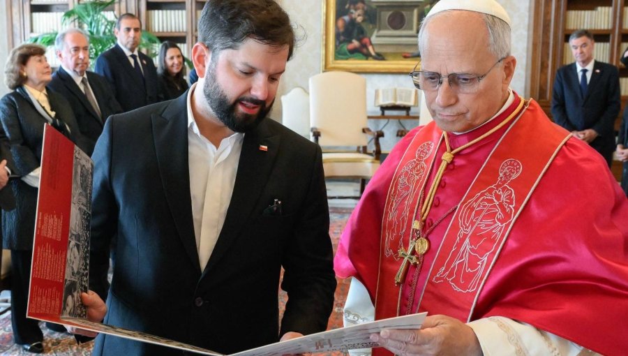 Presidente Boric invita al papa León XIV a visitar Chile en el marco de su visita al Vaticano
