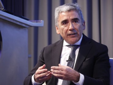 Académico Carlos Peña: “Si Kast gana, Boric sería útil para desactivar la protesta social”