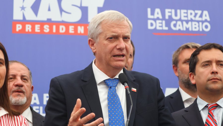 Kast da a conocer propuestas que apuntan a eliminar a los “apitutados” y operadores políticos del Estado