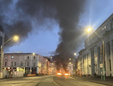 Portuarios nuevamente encendieron barricadas en la Av. Errázuriz de Valparaíso