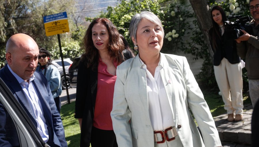 Jara amplía ventaja con un estancado Kast, mientras Matthei sigue bajando, según Cadem