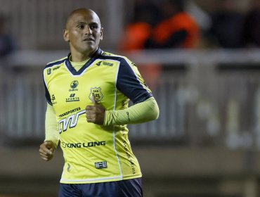"Chupete" Suazo anunció cuándo jugará su último partido profesional