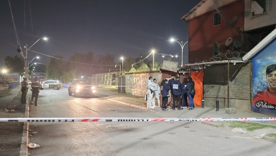 Hombre de entre 20 a 25 años fue asesinado de múltiples disparos en block de Quilicura