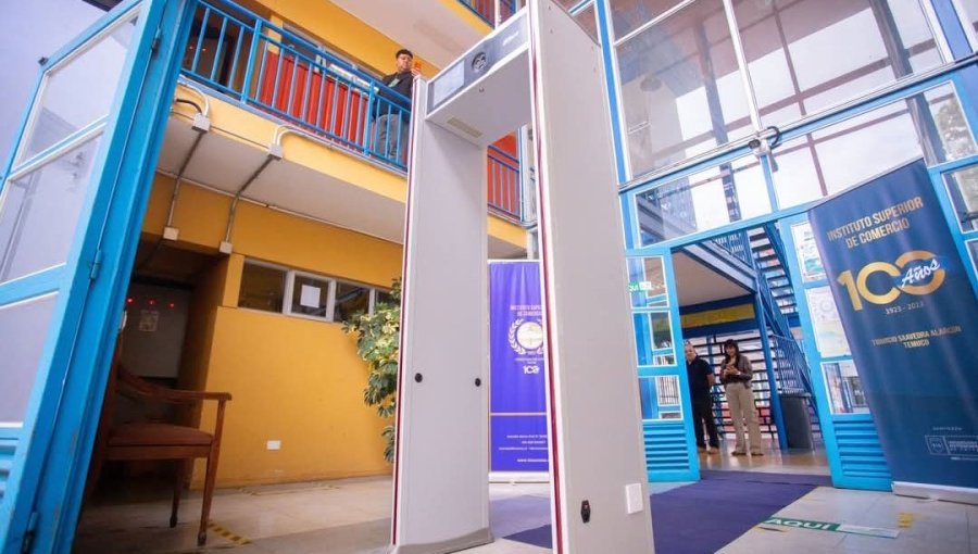 Cámara despacha al Senado proyecto que permite implementar detectores de metales en establecimientos de educación y salud