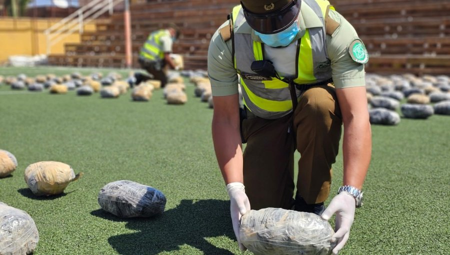 Hallan 536 kilos de marihuana en camión abandonado en pleno desierto en Antofagasta