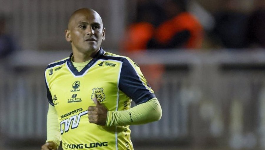 "Chupete" Suazo anunció cuándo jugará su último partido profesional
