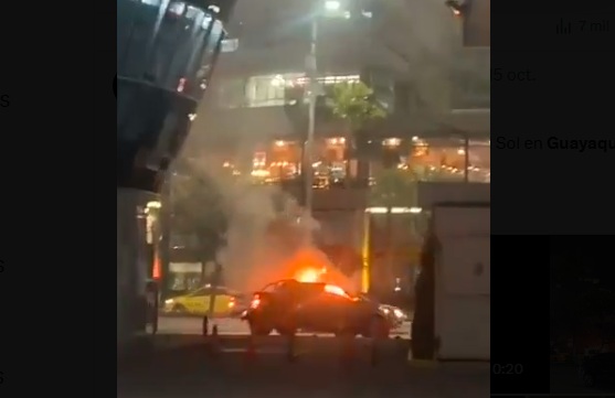 Explosión de cochebomba cerca de un centro comercial en Guayaquil deja un muerto y dos heridos