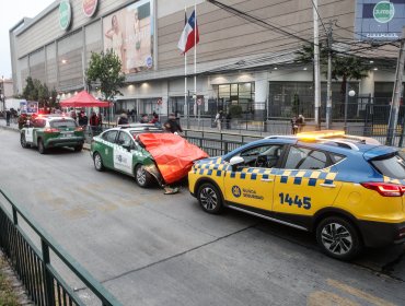 Carro de Carabineros colisiona con vehículo particular en Ñuñoa tras operativo por concierto de Guns N’ Roses