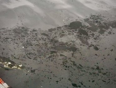 Detectan nueva mancha oleosa en la bahía de Quintero: Armada investiga este posible nuevo episodio de contaminación