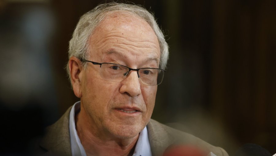 Diputado Hirsch apunta a "malos entendidos" y "desprolijidad" por su salida del equipo de voceros de Jeannette Jara
