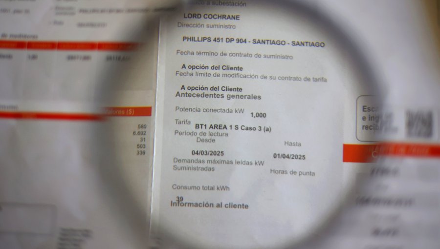 Fallo en cálculo de luz desata críticas de presidenciables al ministro Pardow