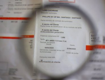 Fallo en cálculo de luz desata críticas de presidenciables al ministro Pardow