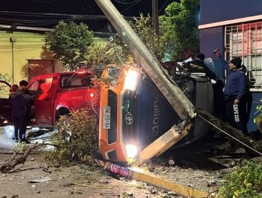 Cuatro personas resultaron lesionadas tras colisión entre auto y vehículo de Seguridad Ciudadana que terminó volcado en Quillota