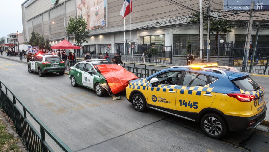 Carro de Carabineros colisiona con vehículo particular en Ñuñoa tras operativo por concierto de Guns N’ Roses