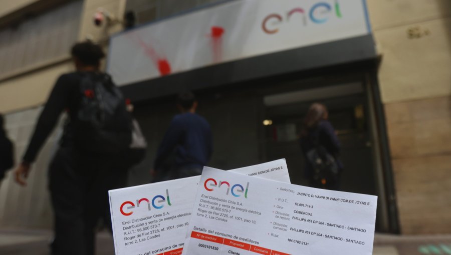 CNE anuncia que cuentas de luz bajarían tras precisar error metodológico