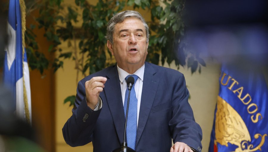 Senador Coloma arremete contra Secretaria general de Republicanos tras dichos sobre Jaime Guzmán: "No lo conoció"