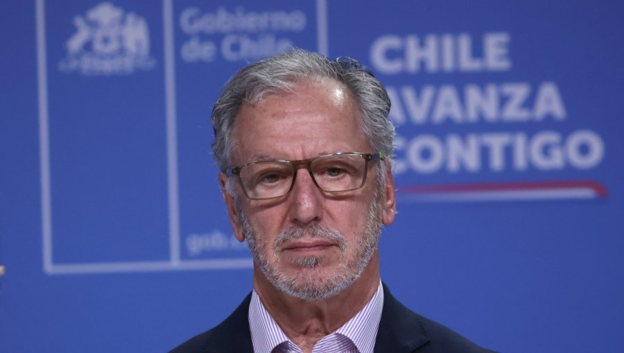 García asume como biministro de Economía y Energía con mandato de "compensar a las familias" por error en tarifas eléctricas