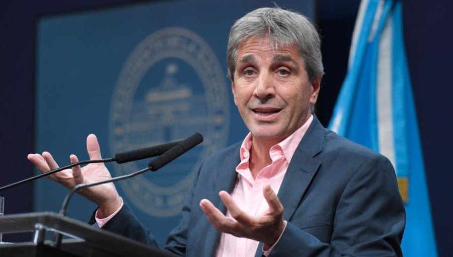 Gobierno de Argentina promete a los empresarios una reforma laboral y otra tributaria