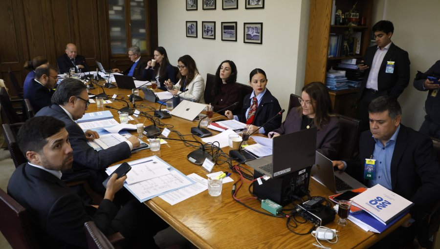 Aprueban presupuesto del Congreso, pero fondos para expresidentes desatan la controversia