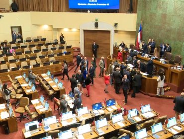 Excusas, licencias y silencios: los 13 diputados de Valparaíso bajo la lupa por no asistir a escandalosa "sesión fracasada" en la Cámara