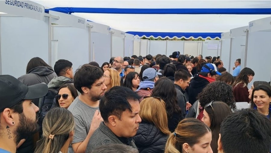 Más de 2 mil personas participaron en feria laboral regional que ofreció 3 mil puestos de trabajo en Viña del Mar