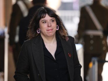 Constanza Martínez insiste en que crisis política por cuentas de la luz no es culpa del Frente Amplio