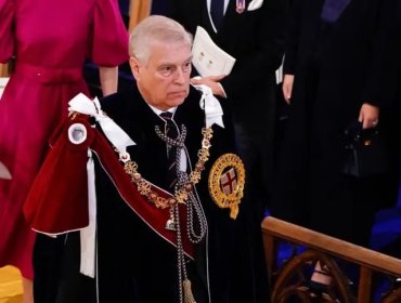 Príncipe Andrés de Inglaterra renuncia a sus títulos reales tras las acusaciones que lo vinculan con Jeffrey Epstein