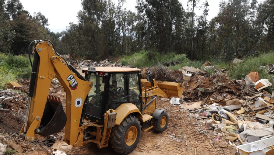 Intensifican limpieza de sector usado como macrobasural en la parte alta de Valparaíso
