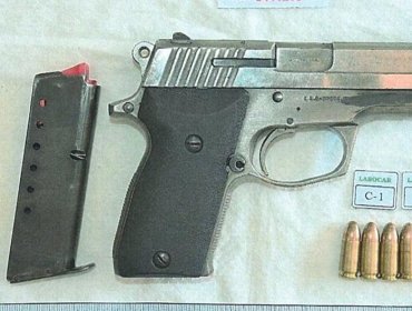 Condenan a más de 10 años de cárcel a mujer que usaba su domicilio en San Antonio como acopio de armas y drogas