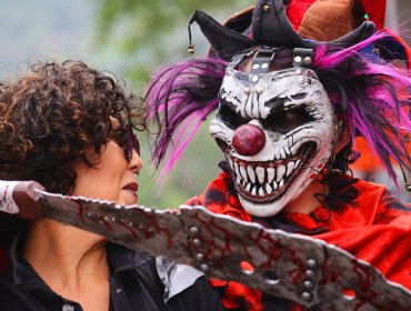Santiago revive el terror con la Zombie Walk en homenaje al Doctor Mortis