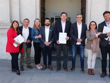 Municipios acudieron a La Moneda a pedirle al Presidente Boric acelerar la Ley de Seguridad Municipal: "No podemos seguir esperando"