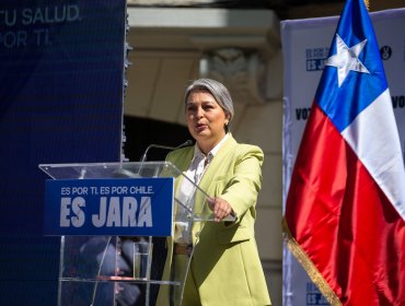 Jeannette Jara descarta congelar su militancia en el PC en caso de pasar a segunda vuelta