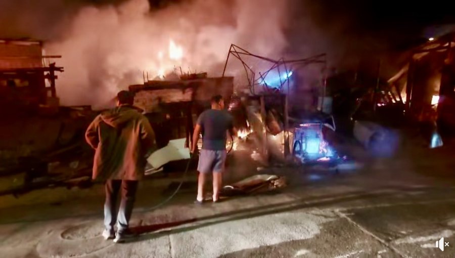 Tragedia en Limache: hallan dos cuerpos sin vida tras incendio que consumió dos casas