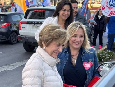 Bajo el lema «Mujeres que resuelven», María José Hoffmann y Evelyn Matthei lideraron entusiasta volanteo auto a auto en Viña del Mar